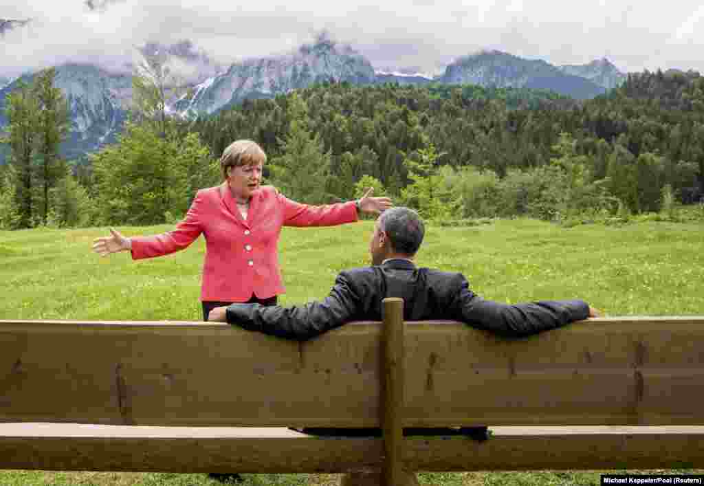 Канцеларката Ангела Меркел со поранешниот американски претседател Барак Обама на самитот на Г7 во јуни 2015 година. Една од главните теми на состанокот беше ситуацијата во Украина и санкциите воведени против Русија. Меркел важи за еден од највлијателните жени во светот, според листата на Форбс за највлијателни жени од 2015 година