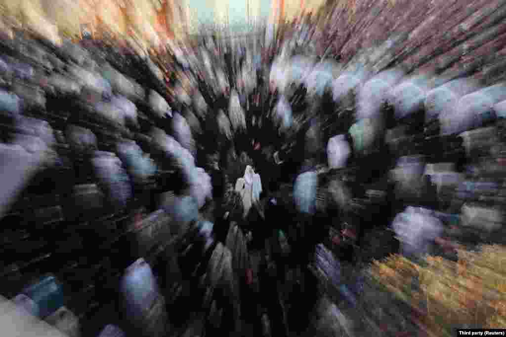 Gratë iraniane duke u lutur për shi pas përkeqësimit të krizës me thatësinë në Teheran. Fotografi e 14 nëntorit 2025.