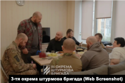 Скриншот із сюжету Третьої штурмової, де розповідалося про сімох братів у лавах «Трійки». Двох з них Надія звинуватила у сексуальному насильстві