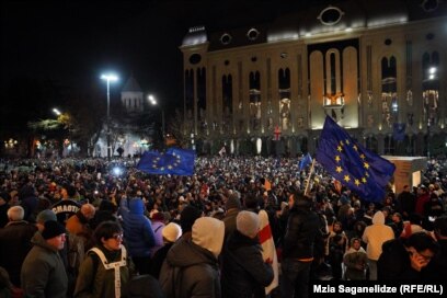 Tbilisi Protests Erupt Over Government's EU Membership Decision Amidst Violence and Arrests - News Directory 3