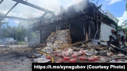В наслідок удару 5 липня по АЗС в Ізюмі Харківської області загинула одна людина і двоє травмовані