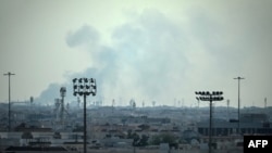 Дим у Досі, Катар після повідомлень про іранські удари 28 лютого