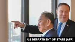 Kim Yong-chol i Mike Pompeo, New York, 30. maj 2018.