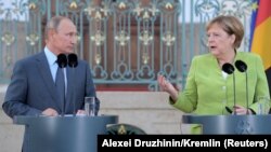 Канцлер Німеччини Анґела Меркель і президент Росії Володимир Путін під час переговорів, Месеберг, Німеччина, 18 серпня 2018 року
