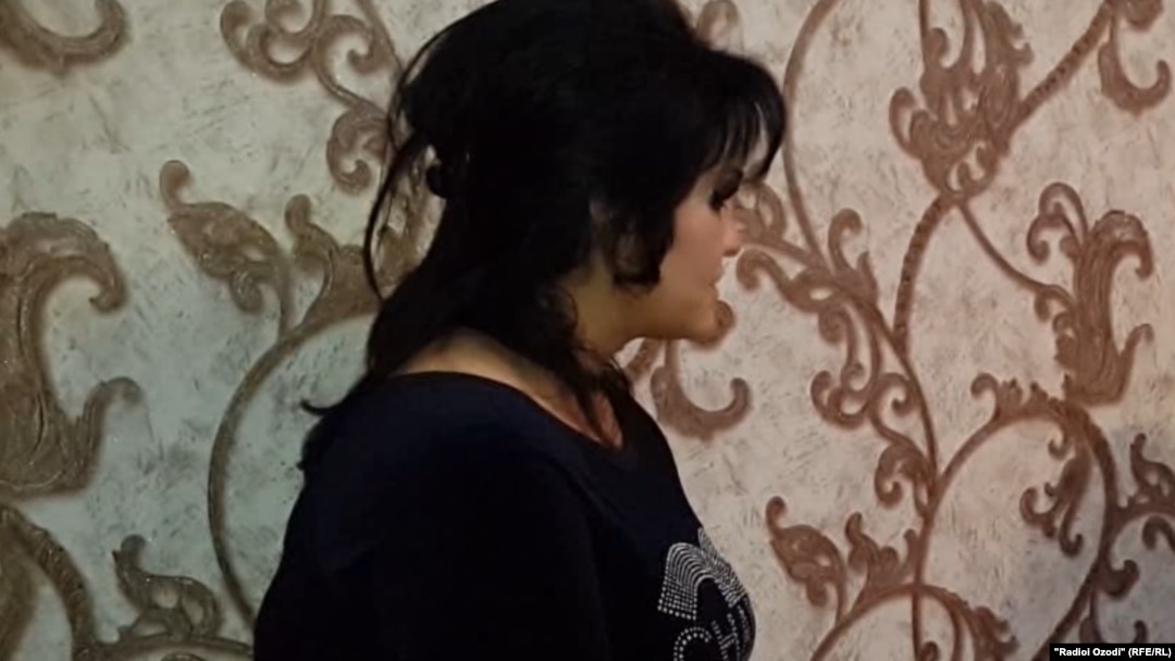 Стеснительная девушка и её таджикский секс в HD