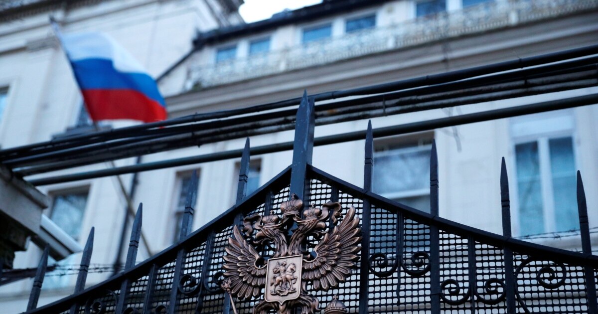 Британія відкликала акредитацію російського дипломата через дії Москви