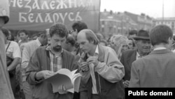 Сяргей Навумчык і Лявон Баршчэўскі, 1992. Фота Ўл. Сапагова