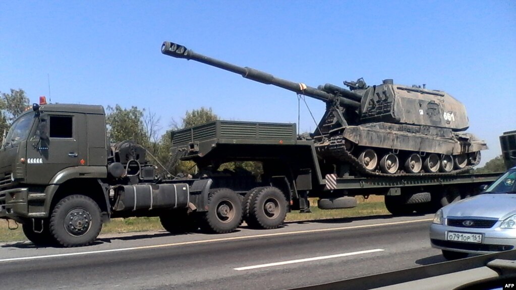 Российская военная техника в Ростовской области, в 30 километрах от украинской границы, 15 августа 2014 года