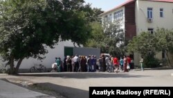Очередь у продовольственного магазина, Ашхабад.