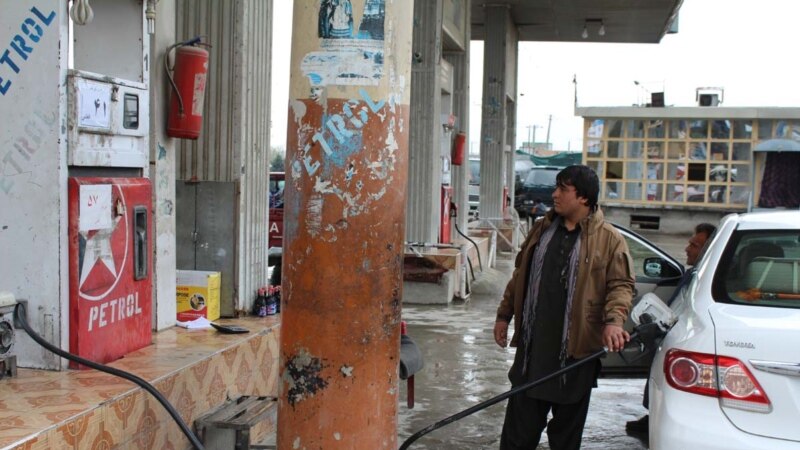 د کابل ښاریانو شکایت: کابل کې د تیلو بیې لوړې شوي