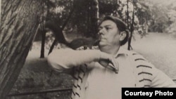 Уладзімер Караткевіч з вавёркай