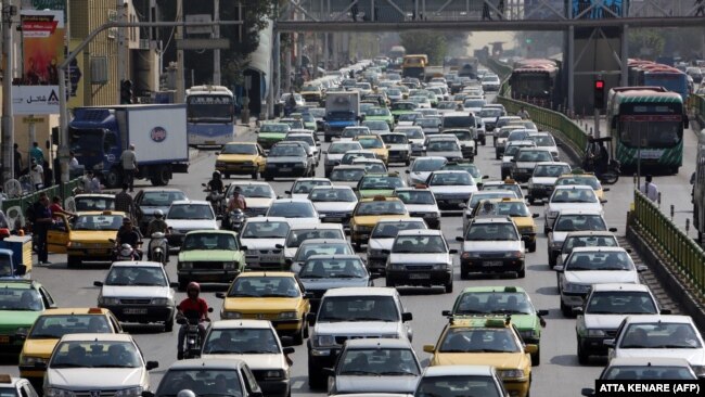 A picture taken on September 12, 2015 shows Iranians driving in heavy traffic in the capital Tehran.