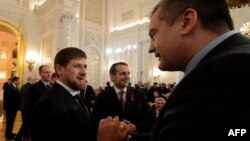 Рамзану Кадырову комфортно в окружении кремлевской верхушки 