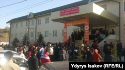Один из избирательных участков в Оше.