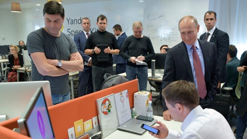 Путин Интернетни  “ахлоқий қоидалар” асосида тартибга солиш кераклигини айтди