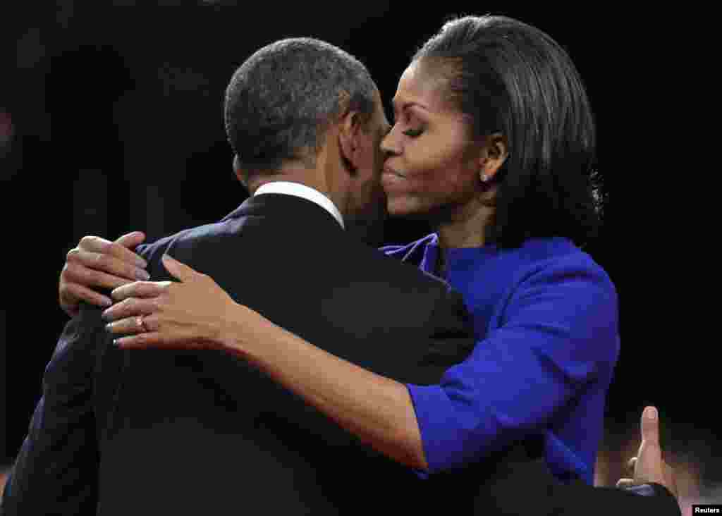 Президент Барак Обама и первая леди Мишель Обама. Президент первые дебаты проиграл.