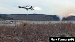 Архівне фото. Ракета ПТРК «Джавелін» відразу після пуску