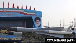 Rachete sol-aer la o paradă a armatei iraniene la Teheran în 2018