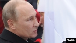 Президент России Владимир Путин (слева) и Московский патриарх Кирилл (архивное фото)