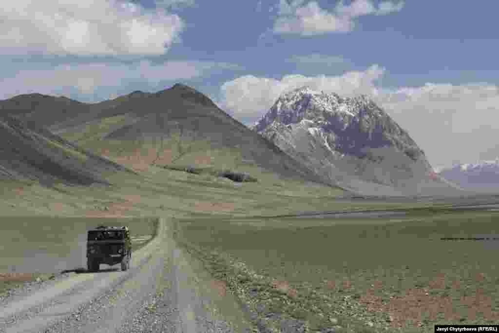 The Sary-Kol valley and the snow-capped &quot;Dragon&quot; mountain