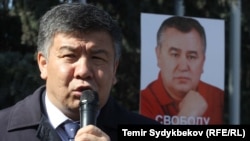 Алмамбет Шыкмаматов на митинге в поддержку Омурбека Текебаева в 2017 году. 