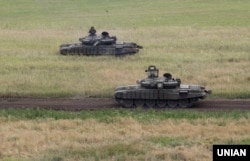 Навчання українських танкістів на танках Т-72 в Донецькій області, 22 липня 2016 року