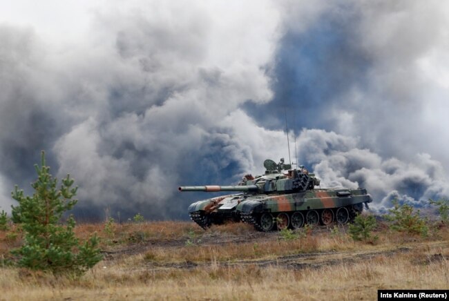 Танк польської армії PT-91 під час багатонаціональних військових навчань Silver Silver 2017 за участю 11-и членів НАТО (ілюстраційене фото)