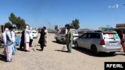 آرشیف، کارمندان صحی و مردم در کندهار