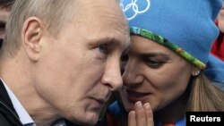 Владимир Путин и Елена Исинбаева на Олимпиаде в Сочи, 5 февраля 2014 года