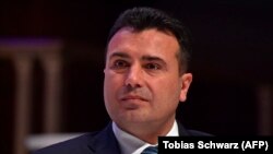 През октомври Зоран Заев се обяви за предсрочни избори, които да определят дали Северна Македония да продължи по пътя на реформите и членството в ЕС