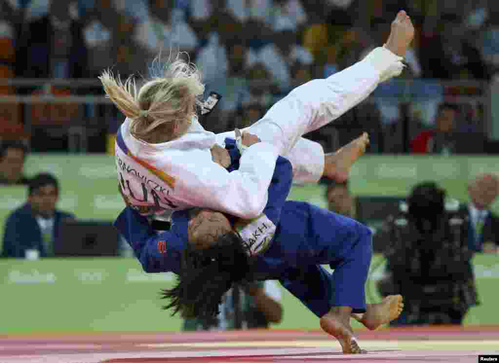 Judokas Eva Csernoviczki of Hungary (in white) and Otgontsetseg Galbadrakh of Kazakhstan compete in the women&#39;s 48-kilogram repechage contests. Galbadrakh ended up winning the bronze medal.&nbsp;