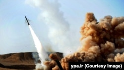 Pamje nga lansimi i një rakete balistike iraniane