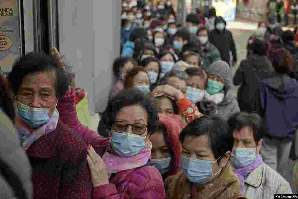 КИНА - Државите почнаа да ги стават во изолација стотиците евакуирани свои државјани од кинескиот град Вухан во обид да ги сопрат ширењето на вирусот од кој во Кина досега починаа 170 луѓе.