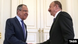 Sergei Lavrov (solda) və İlham Əliyev (Foto arxivdəndir)