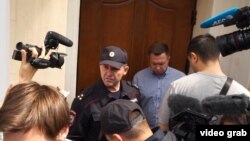 Оппозиционер Алексей Навальныйдың штабын тінту сәті. Мәскеу, 7 шілде 2017 жыл.