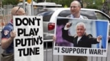 Protestatari la Lincoln Center în cadrul campaniei: «New York Boycotts Spivakov!». New York, mai 2014