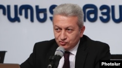 Armenia - Finance Minister Atom Janjughazian speaks at a news conference in Yerevan, 4 October 2018.