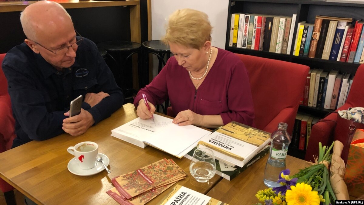 oi5.ru: «Украина вне украины»: в Праге презентовали книгу, посвященную украинской эмиграции в межвоенной Чехословакии «Украина вне украины»: в Праге презентовали книгу, посвященную украинской эмиграции в межвоенной Чехословакии