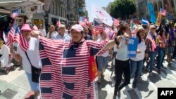 Демонстрация иммигрантов в поддержку иммиграционной реформы. Лос-Анджелес, США, 1 мая 2013 года.