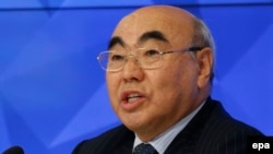 Former Kyrgyz President Askar Akaev (file photo)