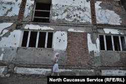 Стена школы в Беслане, Чечня. Россия, архивное фото