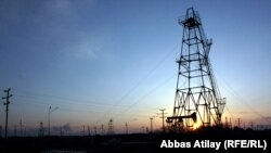 Azerbaijan – oil bogs in Mashtaga settlement of Baku, 04Mar2009 