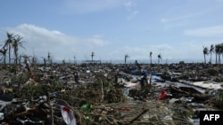Последствия тайфуна на острове Лейте. Филиппины, 10 ноября 2013 года. 