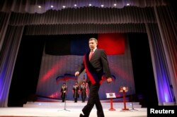 Liderul din Donețk Aleksandr Zaharcenko la inaungurarea sa de marți, 4 nov.