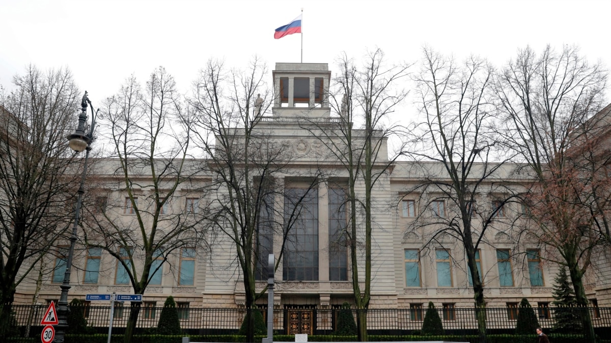 German Police Investigate Suspicious Item Found Near Russian Embassy