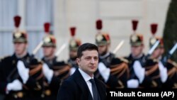 Володимир Зеленський 9 грудня прибув у Париж на саміт лідерів «нормандської четвірки»
