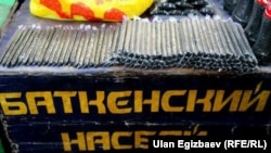 Баткенде айрым үй-бүлөлөр насыбай жасап сатып, жан багары айтылууда. 