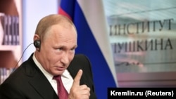 Путин дар вақти мусоҳиба бо хабарнигори нашрияи Le Figaro - 29 майи соли 2017