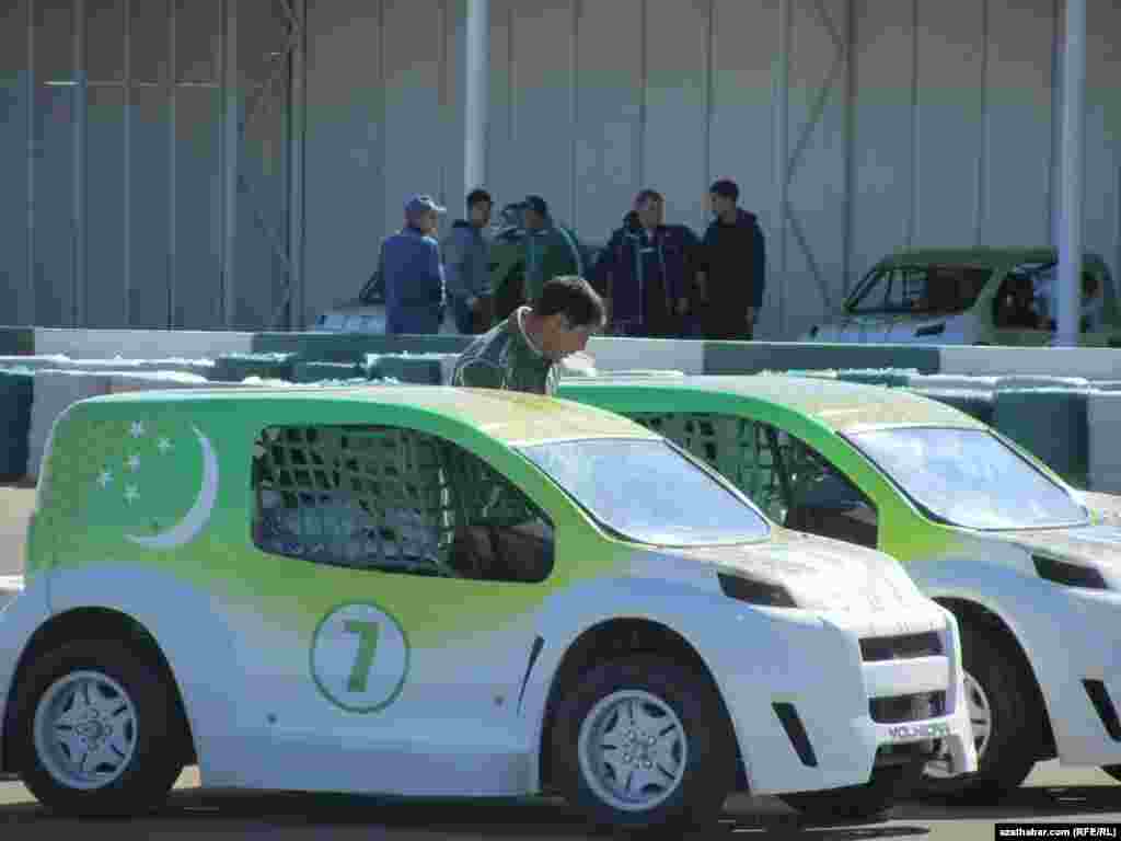 Turkmenistan -- Car race in the capital Ashgabat