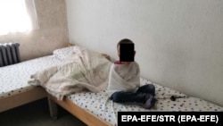 Zavod u Pazariću kod Sarajeva, u kojem boravi 340 djece i omladine, našao se u fokusu 2019. godine kada su objavljeni snimci i fotografije vezivanja i zlostavljanja djece štićenika